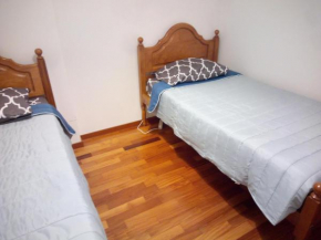 Alice's House, shared room for 2 people, 5 minutes to the airport